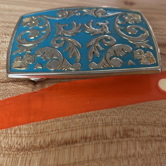 Fun turquoise and silver belt buckle.  3.5x2.5 - Picture 2 of 3